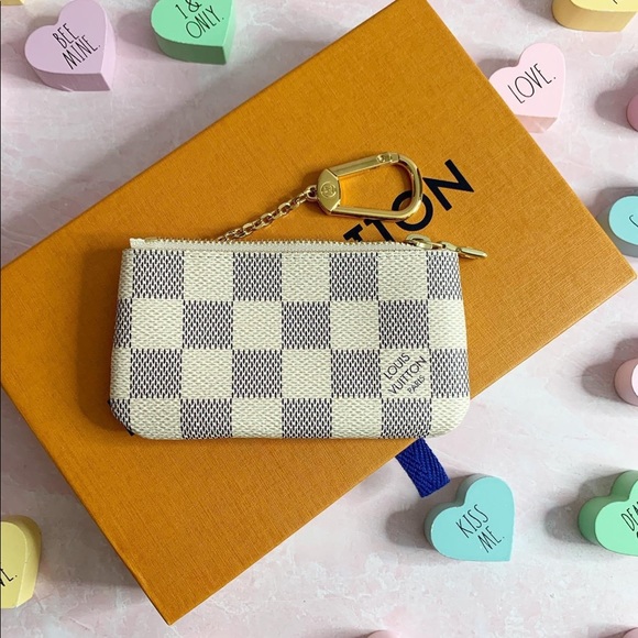 Louis Vuitton - Picture 2 of 2